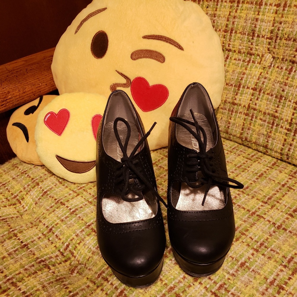 Black Soda Wedge heels